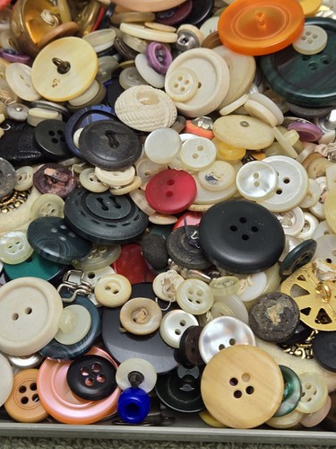 Old Buttons Lot Mixed Colors Sizes 1LB 12OZ - 第 3/9 張圖片