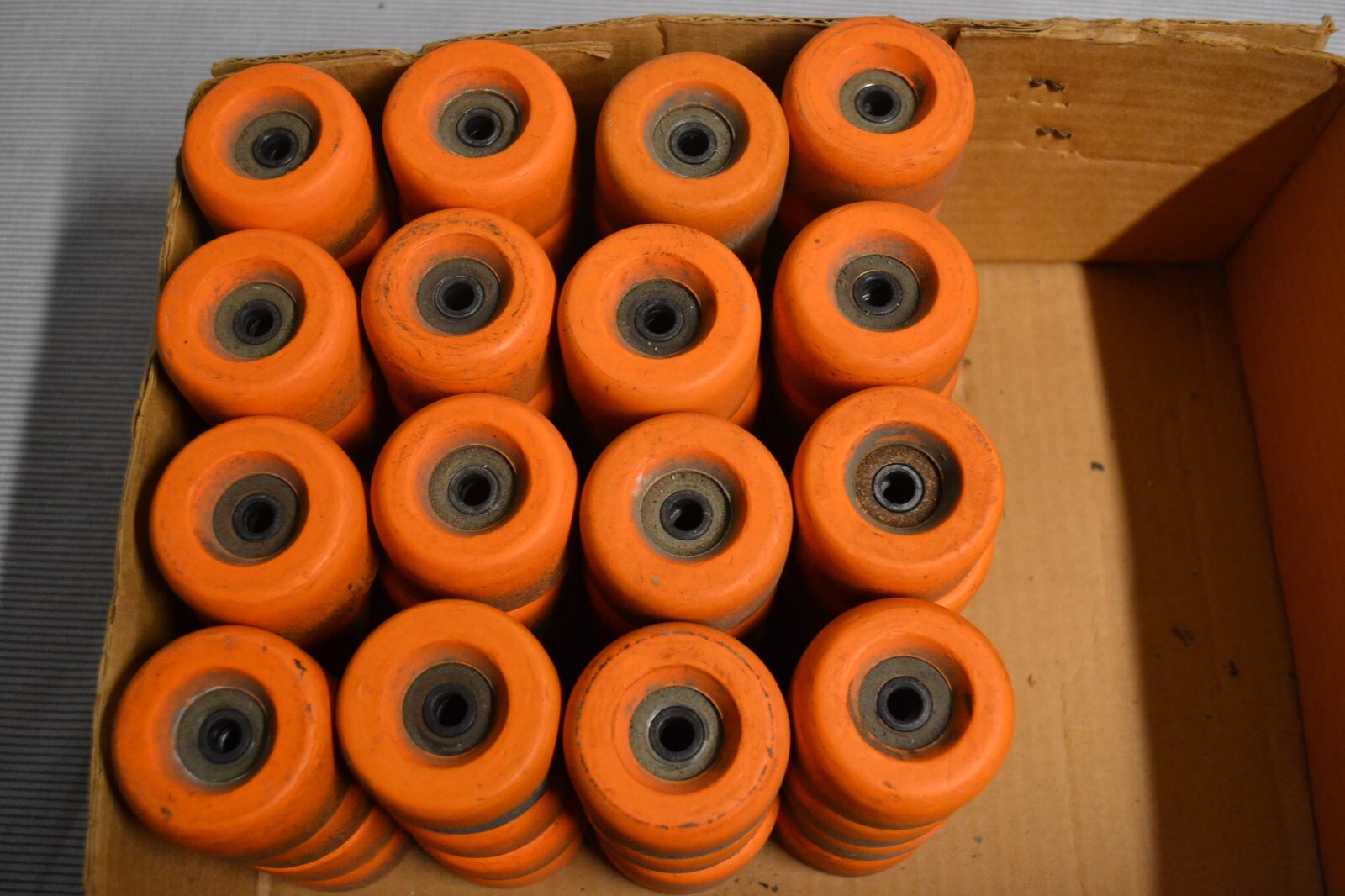 BIG LOT 64 CONED VANATHANE WHEELS Roller Skate Skateboard w/Hartford
