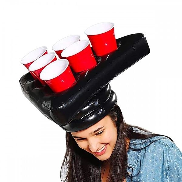 Jeu de beer pong gonflable pour animation de soirée piscine entre amis