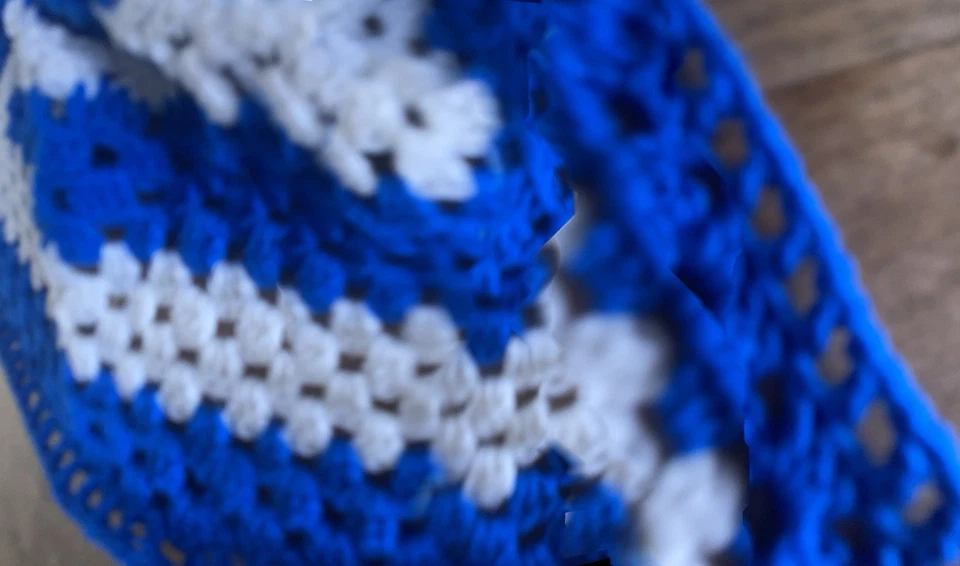 Ручной работы крючком Baby афганский одеяло/шляпа. Мальчик 27 x 27 дюймов сделано в США - Изображение 3 из 4