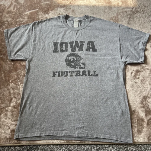 Iowa College Football graphic T-shirt. Grey. XL. Gildan Heavy Cotton
