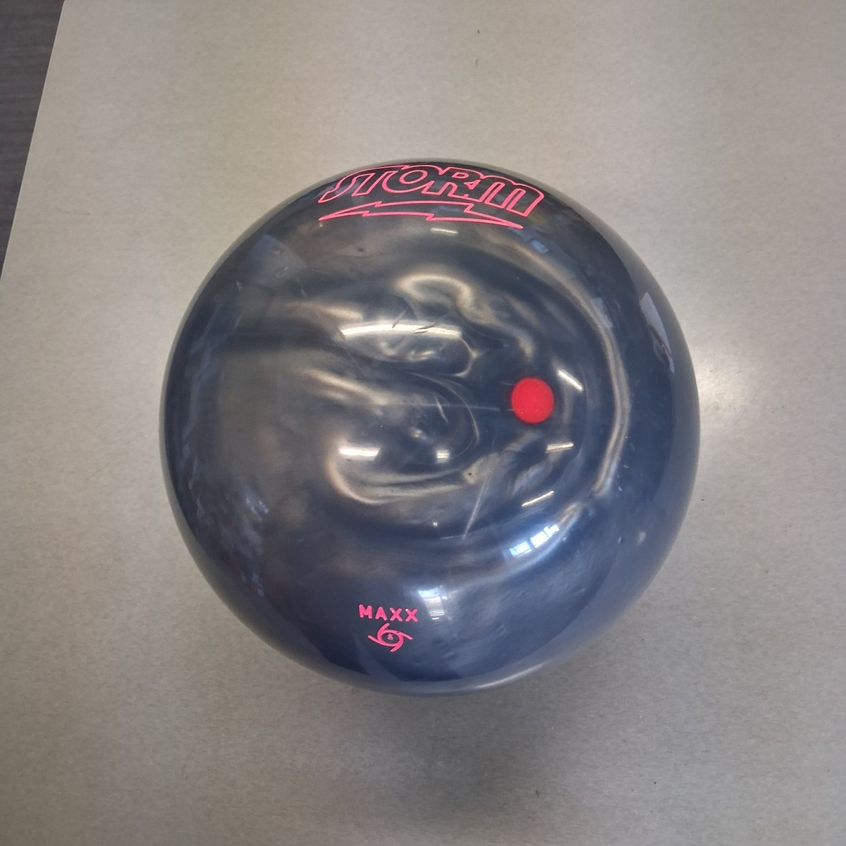 marvel maxx silver bowling ball 14 LB. 1ST QUAL new ball in the