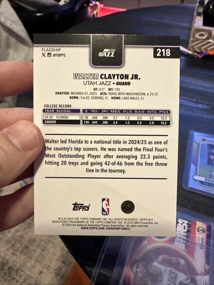 2025-26 Topps NBA Walter Clayton Jr. Rookie #218 Pink Sandglitter SP Utah Jazz Foto 2 de 2