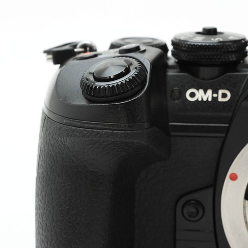 OLYMPUS OM-D E-M1 Mark II Body Black #207 - Picture 9 of 12