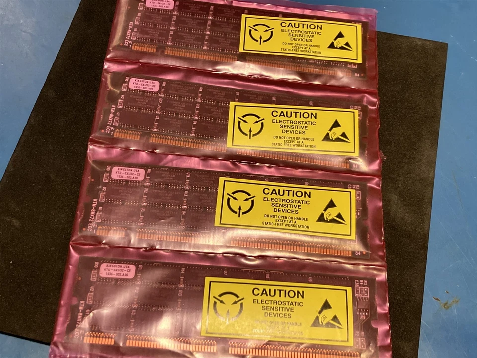 4x 32MB Kingston ECC Unbuffered EDO RAM DIMM 168-Pin 4Mx72 Memory 3.3V 60ns - Image 2 of 4