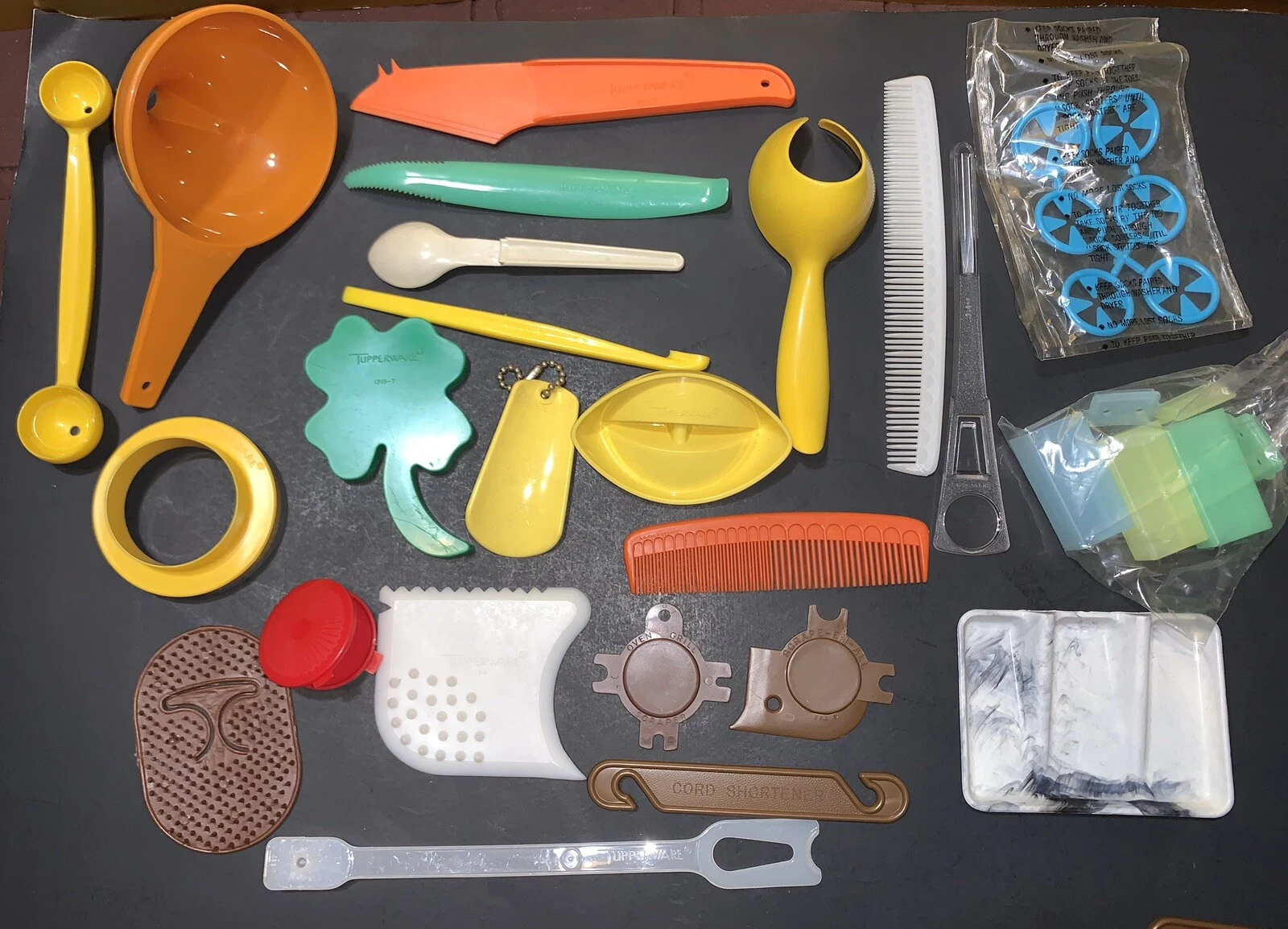 Tupperware Gadgets Mixed Lot-24, Citrus Peeler, Melon Baller, Combs, Scraper-NOS
Opens in a new wind