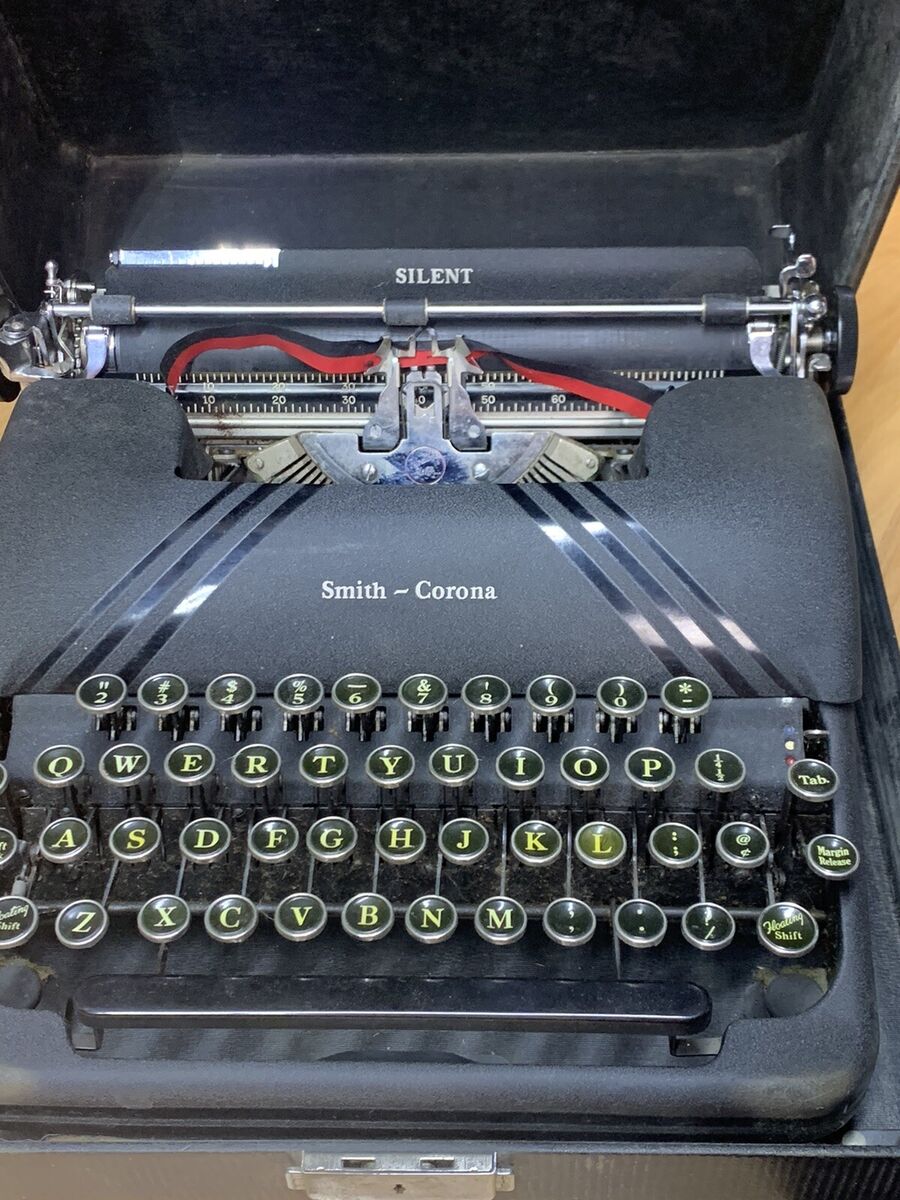 1940s Smith Corona Silent Series Manual Typewriter With Case 1940s Smith Corona Silent Series Manual Typewriter With Case