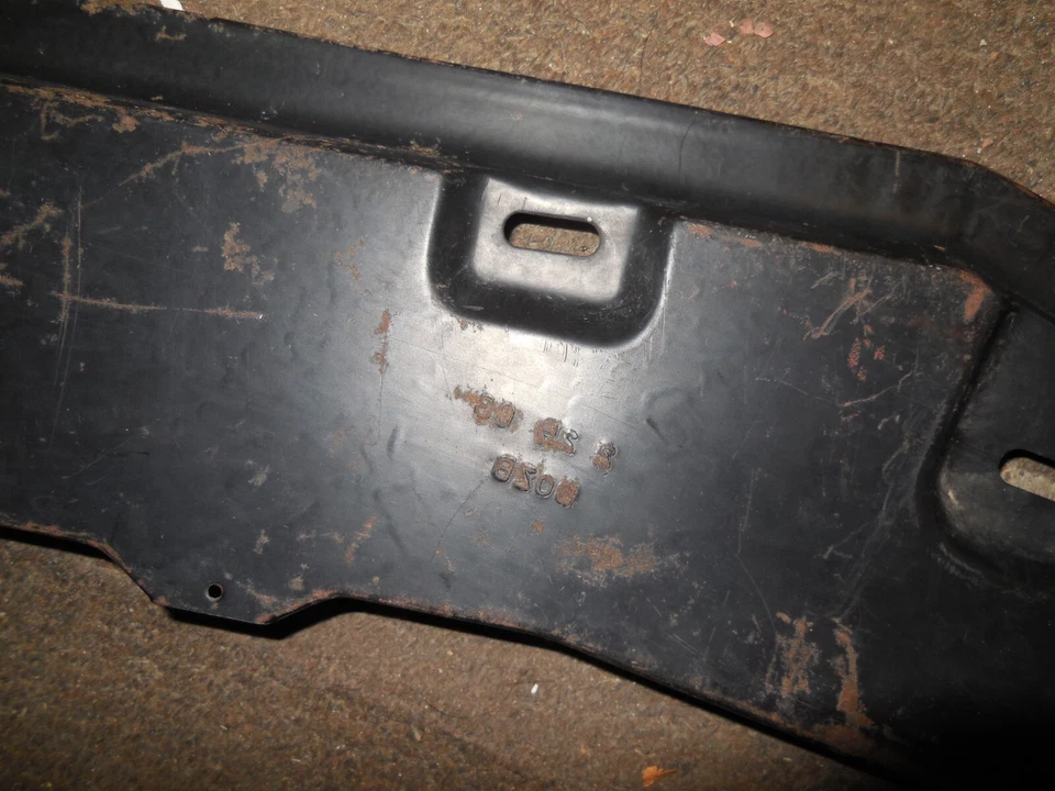 Ford Mustang 1970 deflector de piedra escudo grava D0ZZ-17779-A nuevo de lote Foto 2 de 4