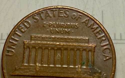 1982-D 3.1 Small Date Lincoln Penny. Close AM. - Picture 3 of 3