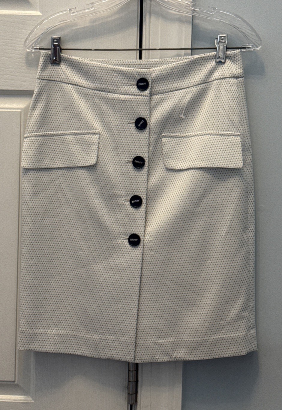 DKNY White With Black Dot Pattern Mini Pencil Ski… - image 1