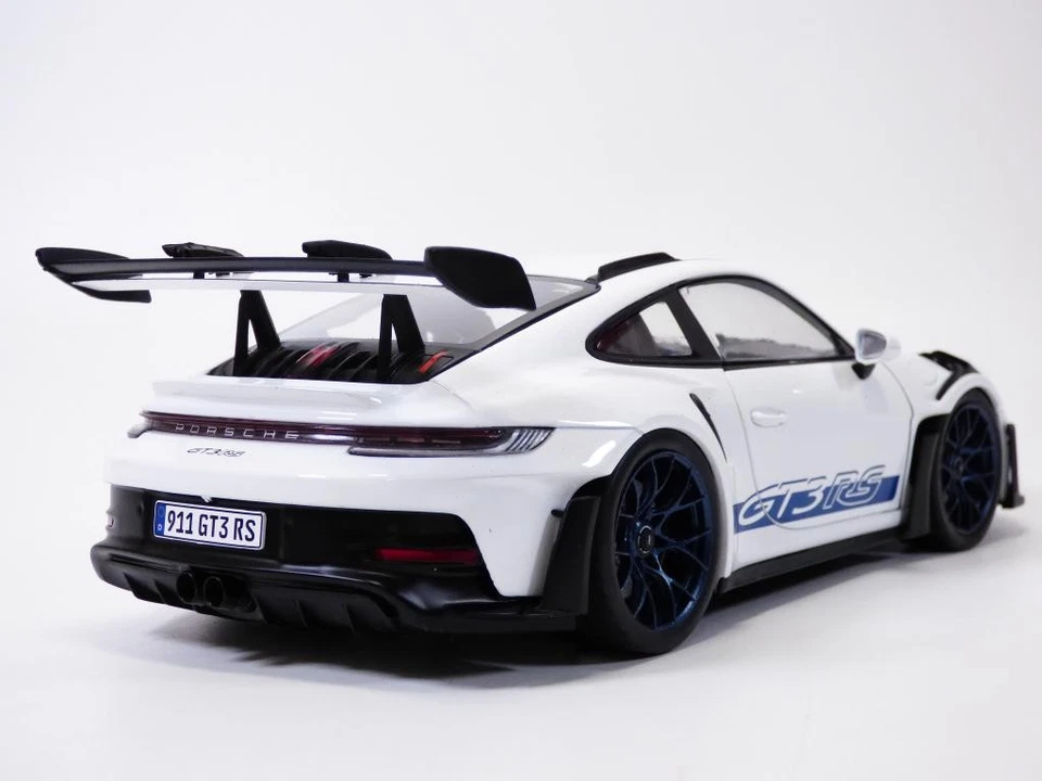 PORSCHE 911 - 992 GT3RS blanc & bleu 1/18 2024 - Photo 2/4