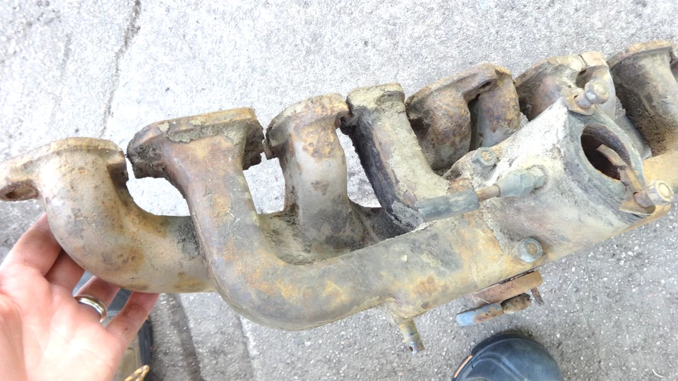 1946 1947 Ford TRUCK 6 cyl INTAKE / EXHAUST MANIFOLDS Original 1948 1951 F1 F2 - - Image 3 of 4