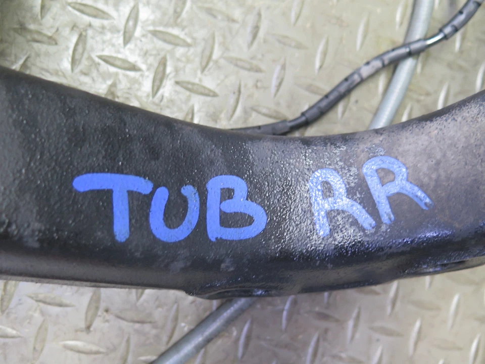 01-06 BMW E46 330i 330Ci tracción trasera nudillo derecho rueda buje brazo de arrastre OEM Foto 2 de 4