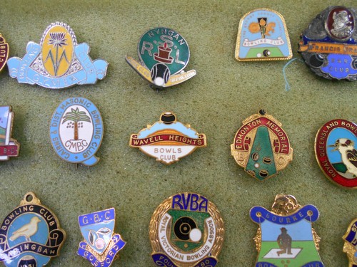 #D409. ONE HUNDRED (100) BOWLING CLUB LAPEL BADGES - Picture 3 of 11