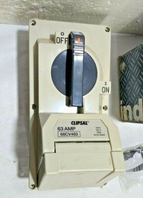 Clipsal 66CV463 Kombination Geschaltet Steckdose 4 Rund Pinnen 3 Phase 63A 500V