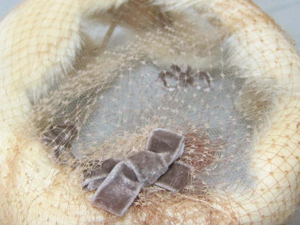 Sombrero de mujer vintage años 50 visón anillo blanco halo pastillero red necesita reparación Foto 2 de 4