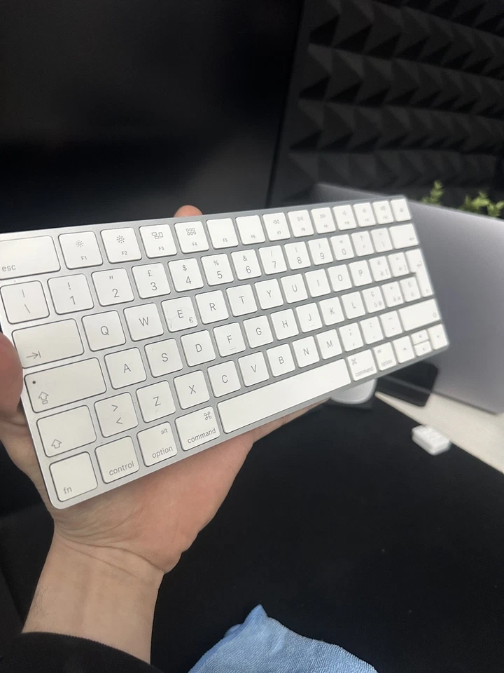 APPLE - Tastiera e Magic Mouse + supporti neri - Immagine 4 di 4