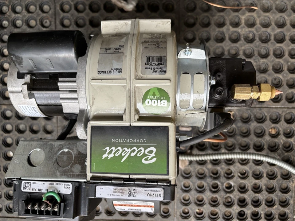 Quemador de aceite Beckett AFG B2007 con brida de montaje y tubo de aire Foto 4 de 4