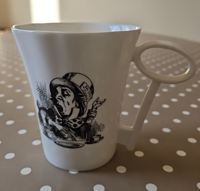 Whittard Mad Hatters Teeparty Knochenporzellan Becher Schlüsselgriff - Alice im Wunderland