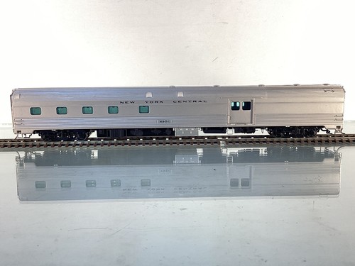 Entrenadores para dormir Rapido 141032 Budd de acero inoxidable - New York Central Railroad 8971, iluminados | Condition: New