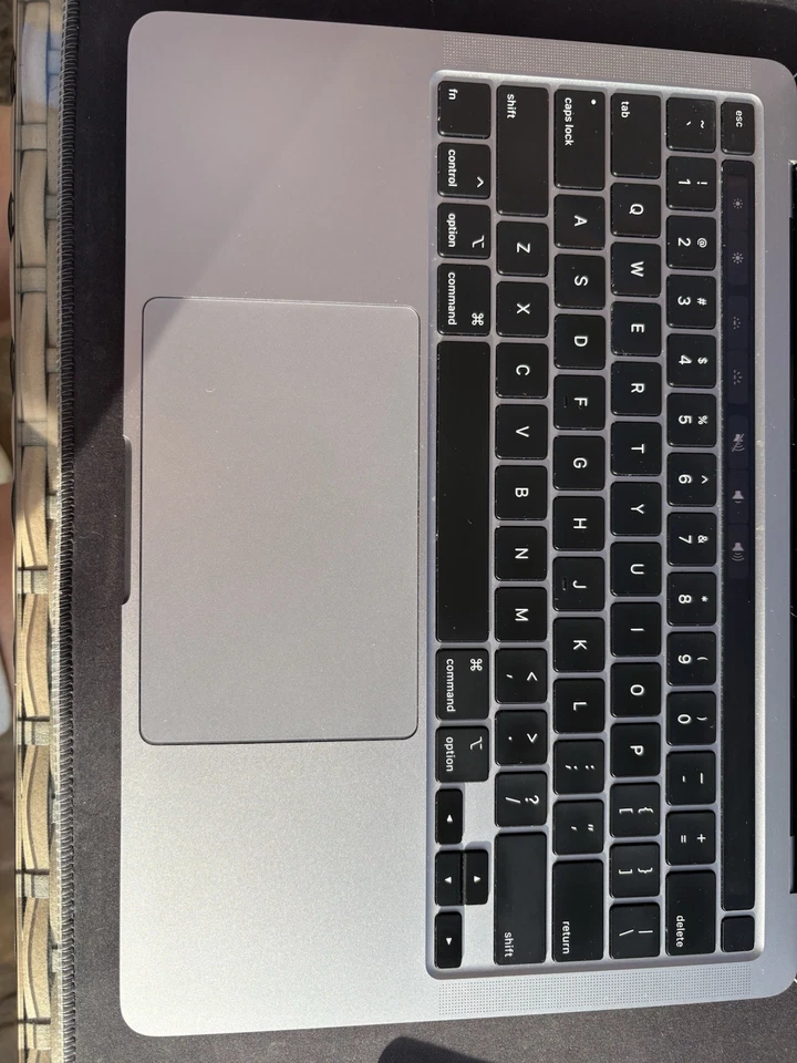 Apple MacBook Pro 13" 2020 · i5 · 16GB · 1TB, photo 2 of 5