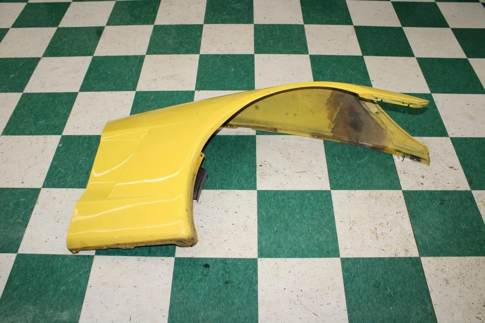 05-13 Corvette *DMG* Base Velocity Yellow Passenger RH Fender Panel Factory OEM Foto 4 de 4