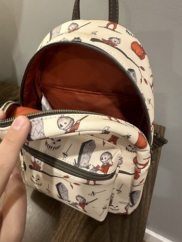 Loungefly Trick 'R Treat Sam Allover Print Mini Rucksack Handtasche - Bild 17 von 24