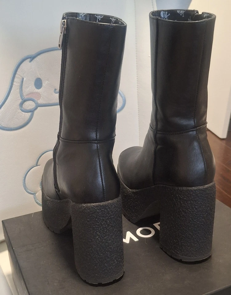 Dolls Kill Women's LAMODA Black Pleather Platform Zipper Boots Size 6 - Image 4 of 4
