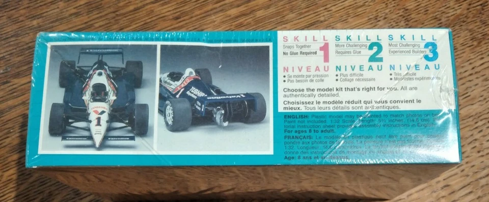 Revell Snaptite 1990 Al Unser Jr. Valvoline Indy Car 1:32 - Image 3 of 4