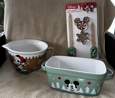 Mickey & Minnie Mouse Holiday Gingerbread Mixing Batter Bowl Bread Pan Spatulas