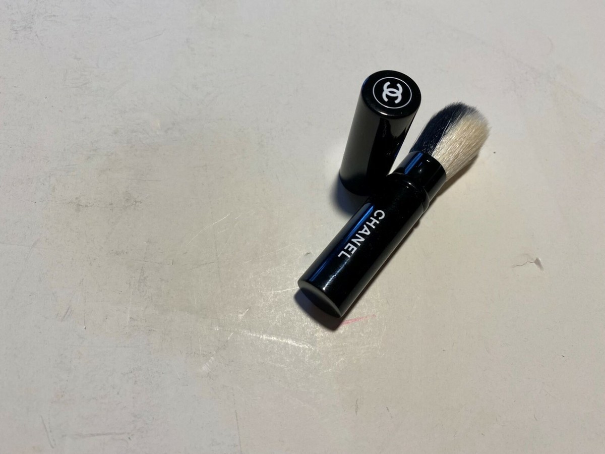 CHANEL シャネル 2点 CHANEL Les Pinceaux De Chanel Touch Up Face Brush Dual brush