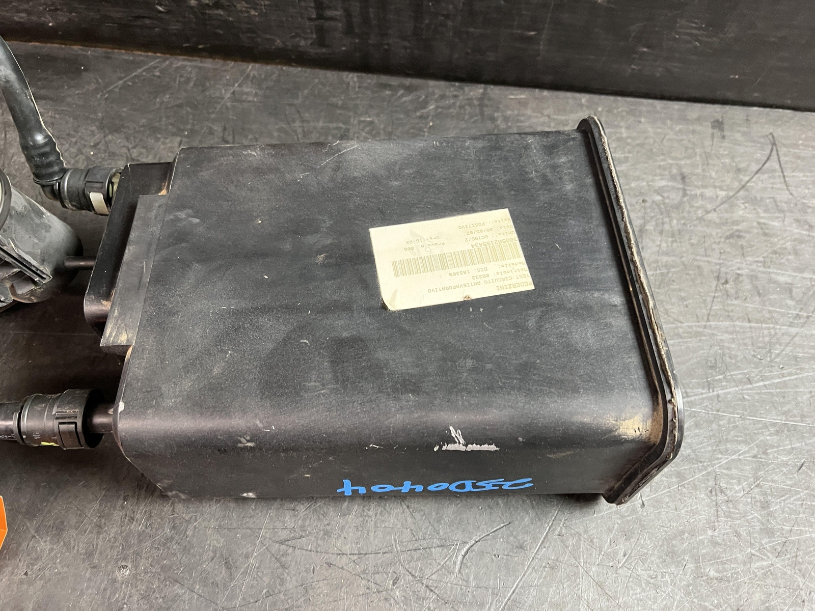 02-06 MASERATI SPYDER FUEL GAS CHARCOAL VAPOR EVAPORATOR EVAP CANISTER SYSTEM