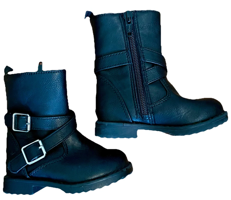 Bota Baby Gap Talla 5 Negra Lema Con Hebillas Decorativas, Cierre de Cremallera Foto 2 de 4