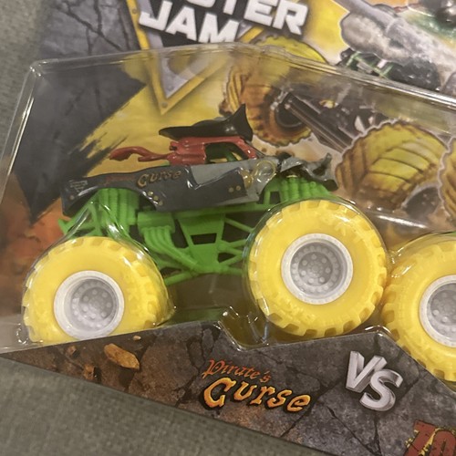 Monster Jam PIRATES CURSE vs ZOMBIE Series 32 SPIN MASTER 2-Pack 1:64 Scale - Picture 2 of 5