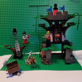 LEGO Hemlock Stronghold 6046 w cas285 + 3 Minifigs Incomplete see Pics & Desc