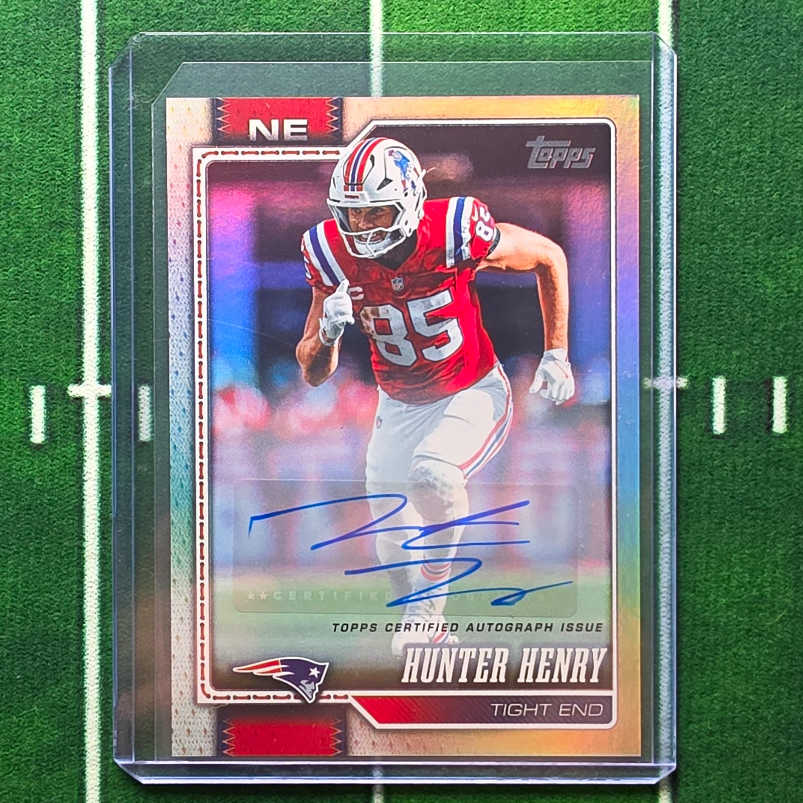 Topps 2026 Topps Hunter Henry Patriots #138 Holofoil Autographed Insert
