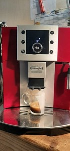 Kaffeevollautomat DeLonghi Perfecta rot