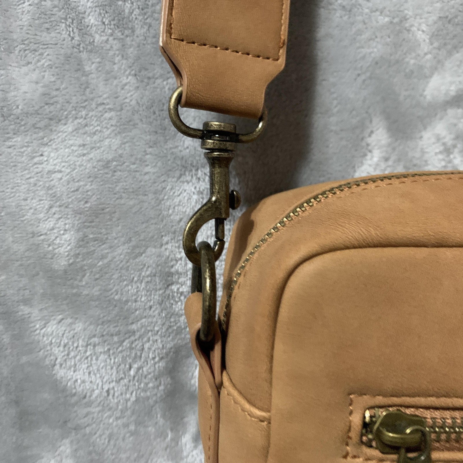 Universal Thread Crossbody Camera Bag Womens Tan … - image 5