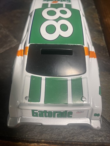 Darrell Waltrip #88 Gatorade 1980 Oldsmobile 1/24 Bank Action Platinum Series - Picture 12 of 18