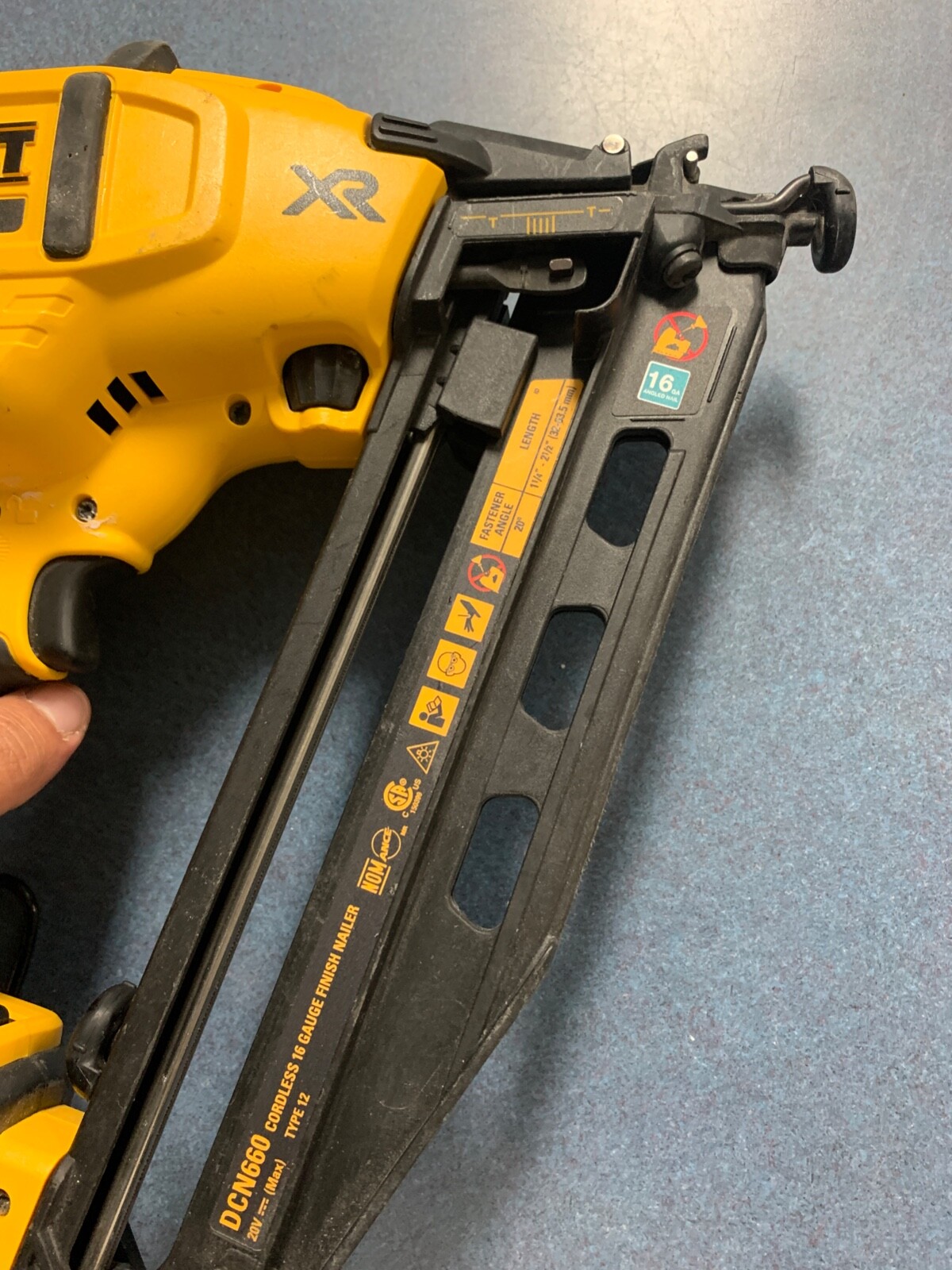 DEWALT DCN660B 20V 16 GA Nail Gun (Tool & Charger Only) MINT
