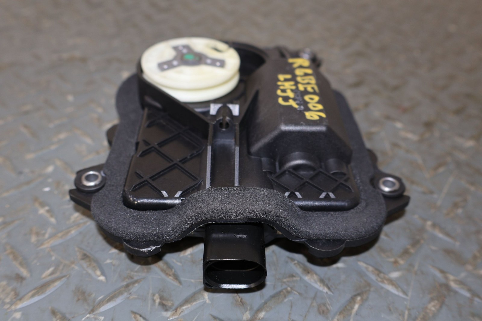 Bentley Continental GT 2004-2010 Front Left Door lock actuator P/N 3D0837059B