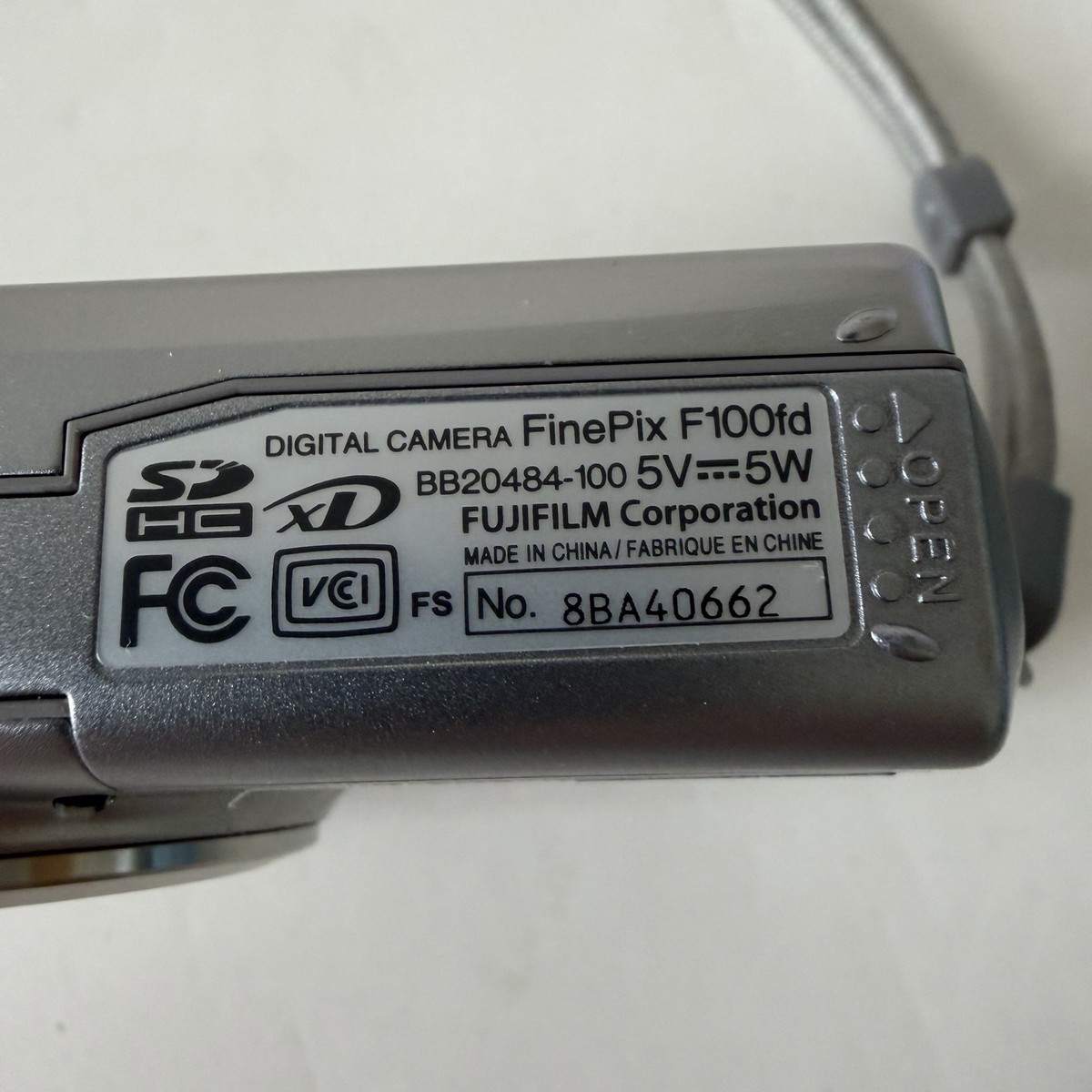Fujifilm FinePix F100fd Digital Camera Silver w/Battery + Charger