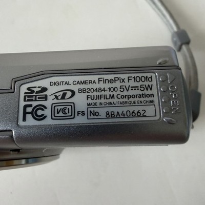 Fujifilm FinePix F100fd Digital Camera Silver w/Battery + Charger