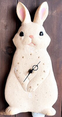 Japanische weiße Kaninchen Pendel Wanduhr handgefertigte Keramik SETO Ware al...