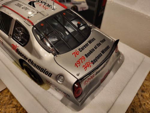 1 of 1167 Dale Earnhardt 2006 Hall of Fame 05 Monte Carlo SS 1:16 Box & COA - Picture 7 of 9