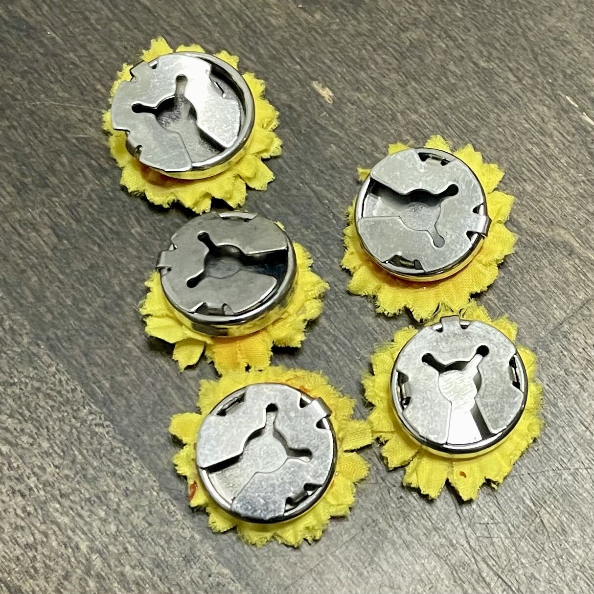 5 Vintage Sun Flower Button Covers Fabric 1”
