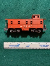 LIONEL HO #817 A T & S F CABOOSE