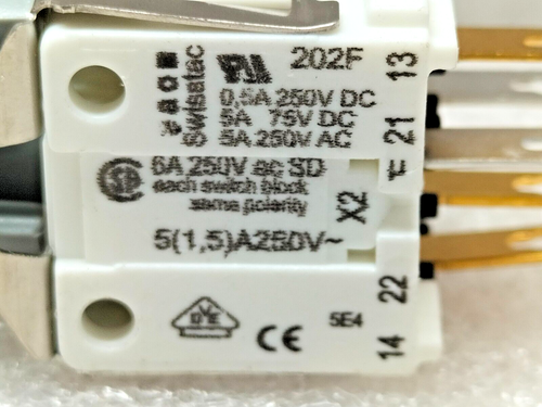 EAO SWISSTAC 202F ILLUMINATED PUSH BUTTON - Picture 2 of 9