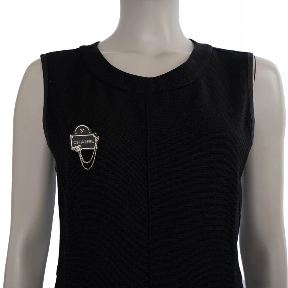 71686 Auténtico Broche CHANEL Resina Negra 22B RUE CAMBON STREET SIGN STRASS Foto 4 de 4