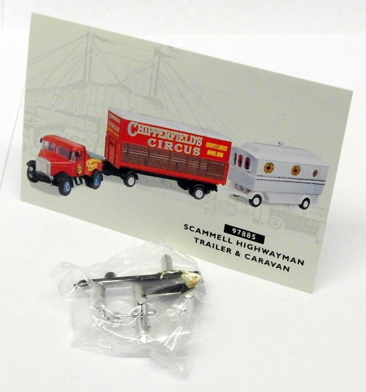 Corgi 1/50 Scale 97885 - Scammell Highwayman Trailer & Caravan - Chipperfields - Image 3 of 4